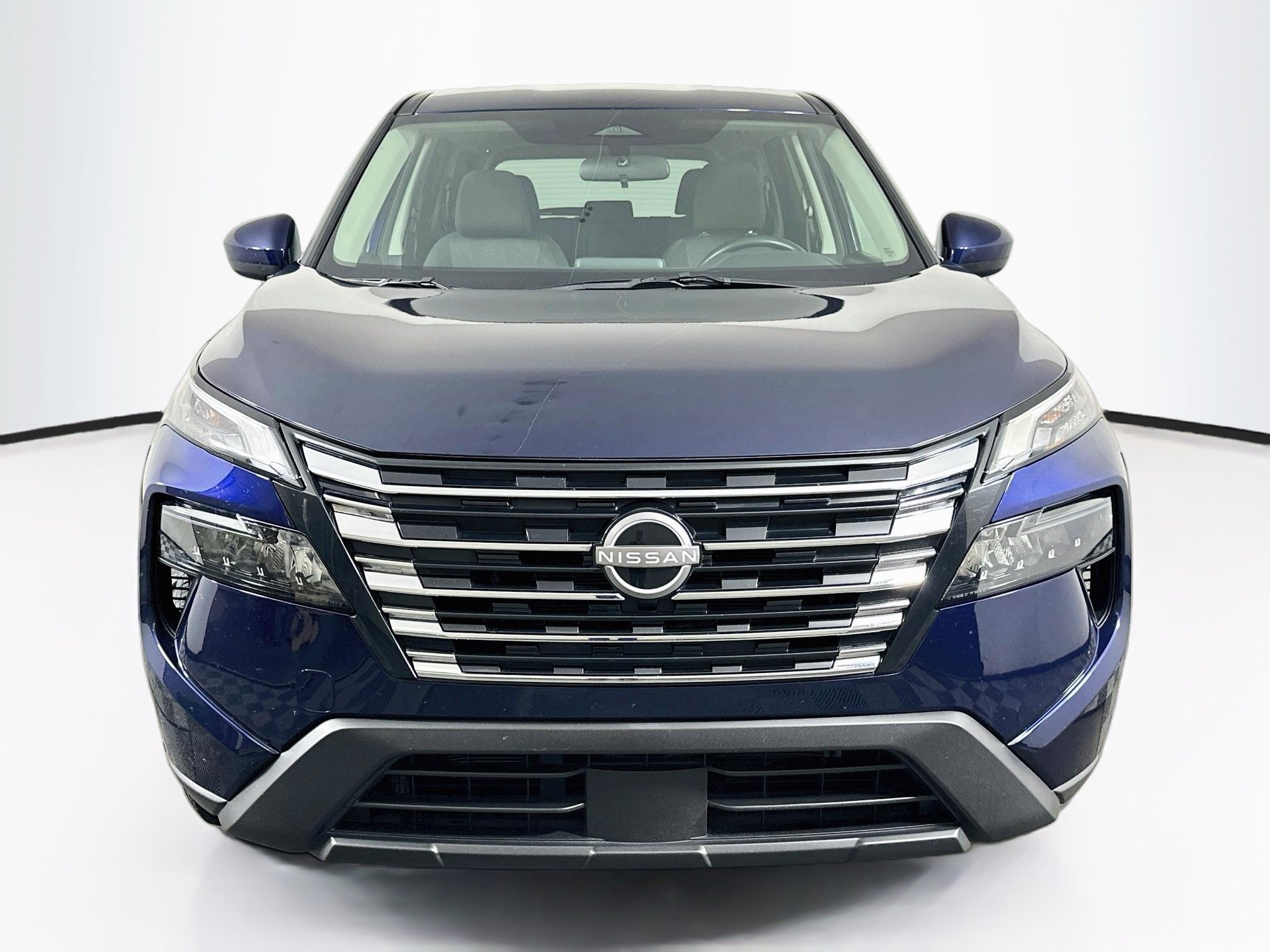 Used 2025 Nissan Rogue SV FWD image 2