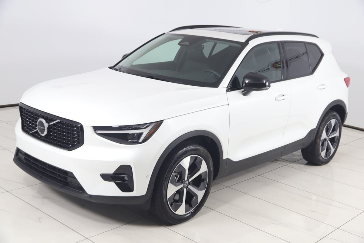 Used 2026 Volvo XC40 B5 Plus AWD/4WD image 22