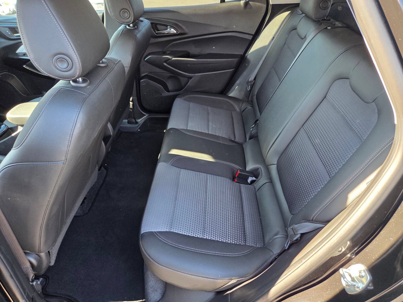 Used 2025 Chevrolet Trax LT FWD image 11