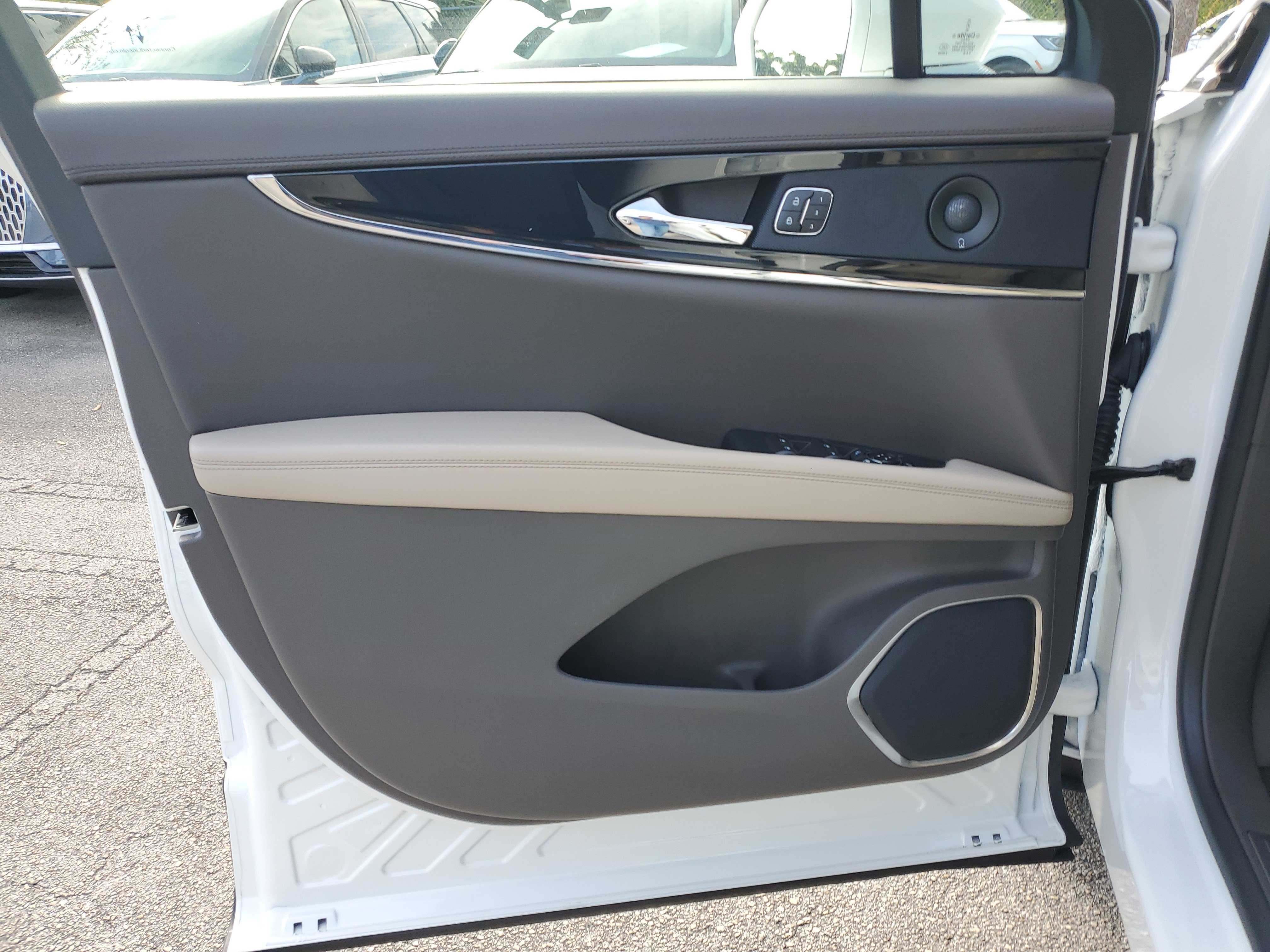 Certified 2022 Lincoln Nautilus Reserve w/ Equipment Group 201A image 14