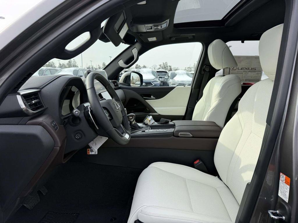 Used 2026 Lexus LX 600 4WD w/ Luxury Package image 12