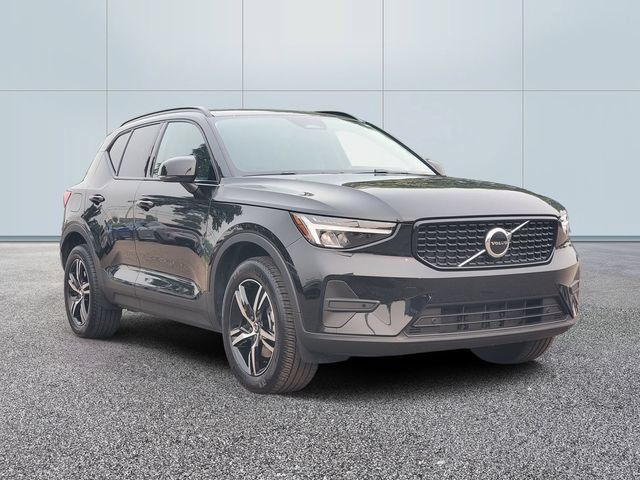 Certified 2026 Volvo XC40 B5 Core w/ Climate Package AWD/4WD image 3