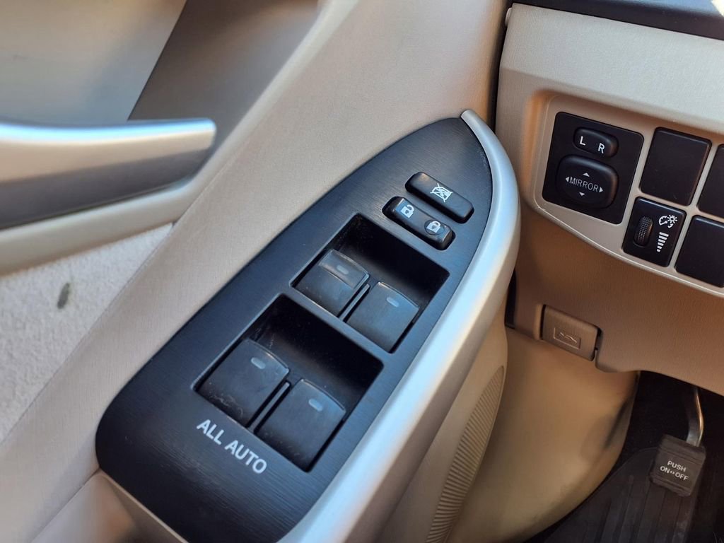 Used 2014 Toyota Prius Three image 29