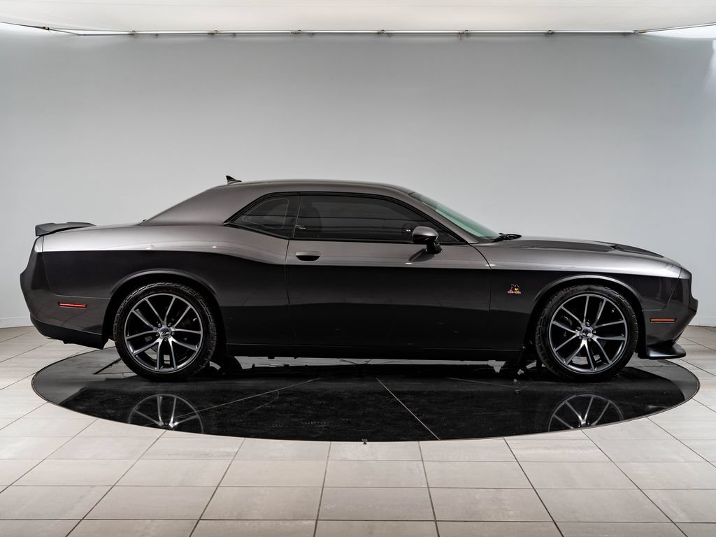 Used 2017 Dodge Challenger R/T Scat Pack w/ Leather Interior Group RWD image 11