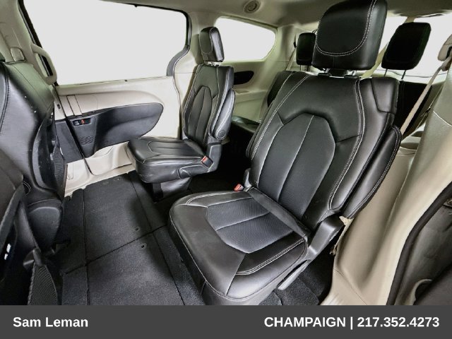 Used 2024 Chrysler Pacifica Touring-L FWD image 22