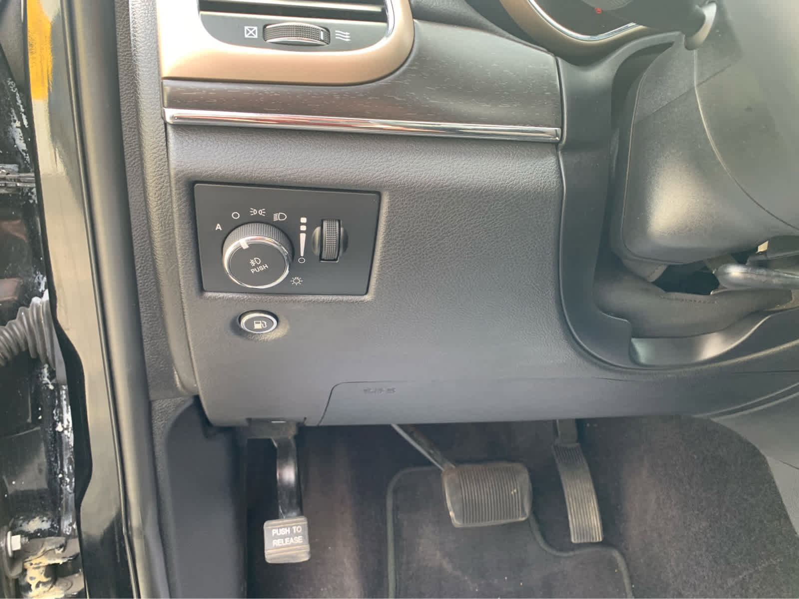 Used 2017 Jeep Grand Cherokee Limited image 14