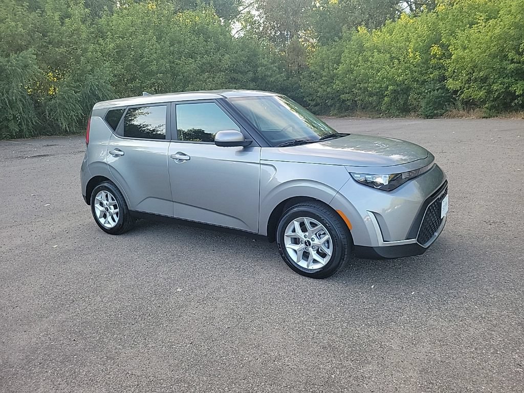 Used 2025 Kia Soul LX w/ LX Technology Package FWD image 9