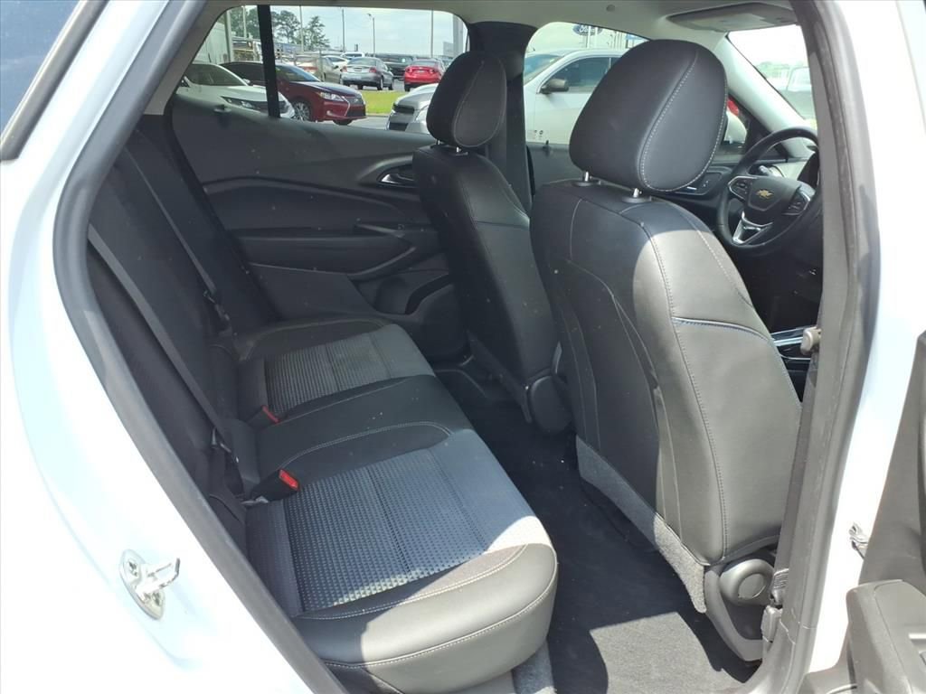 Used 2024 Chevrolet Trax LT w/ Driver Confidence Package FWD image 12