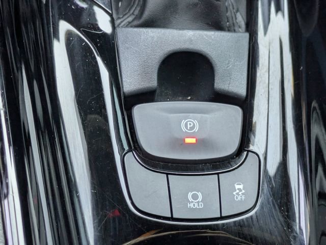 Used 2022 Toyota C-HR XLE image 15