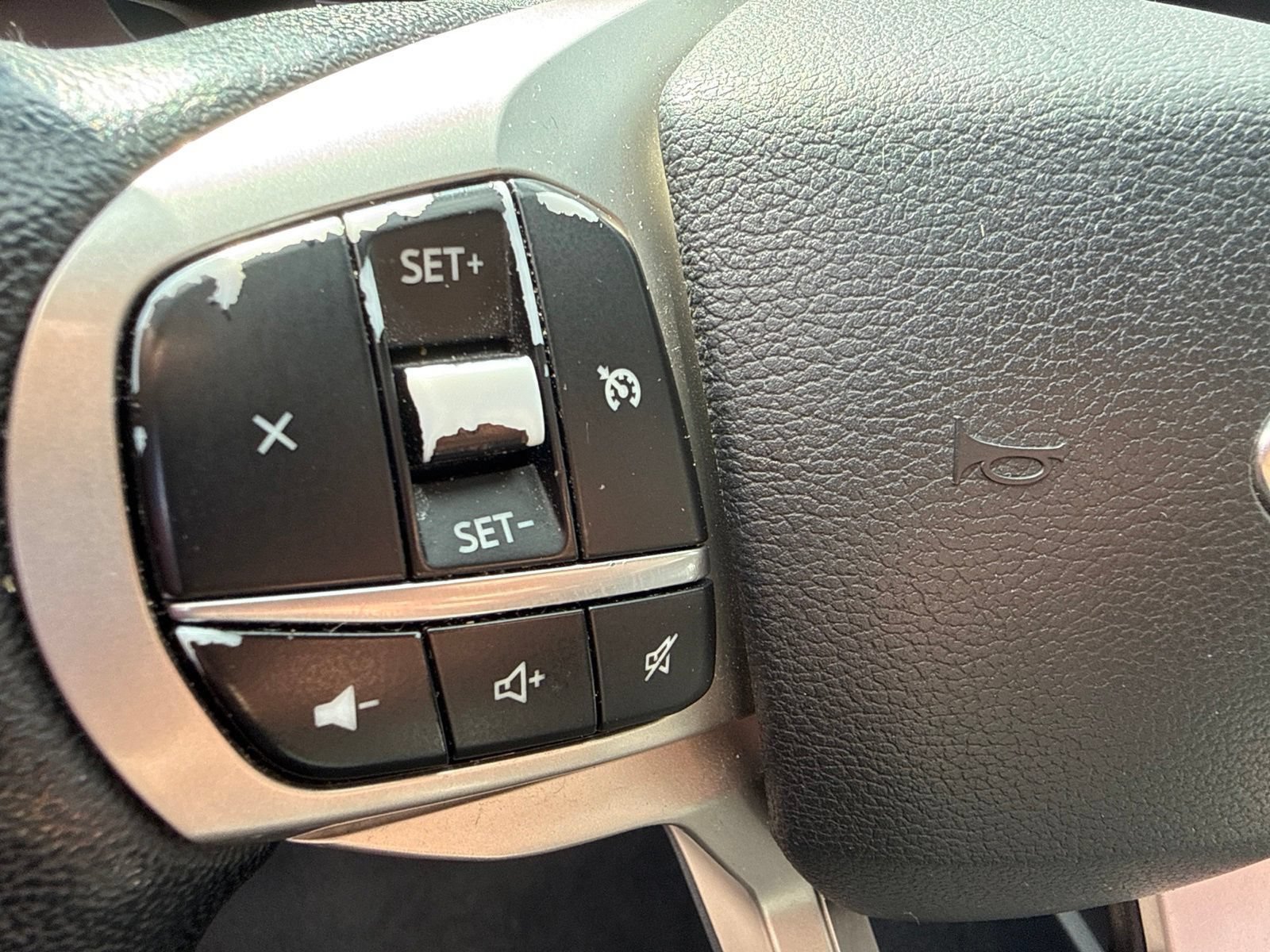 Used 2021 Ford Explorer XLT w/ Equipment Group 202A AWD/4WD image 19