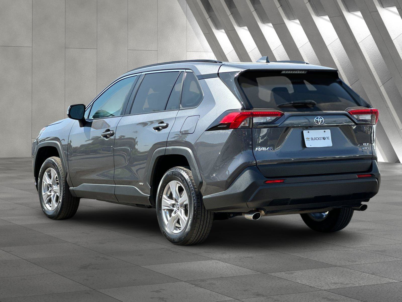 Used 2025 Toyota RAV4 XLE AWD/4WD image 6