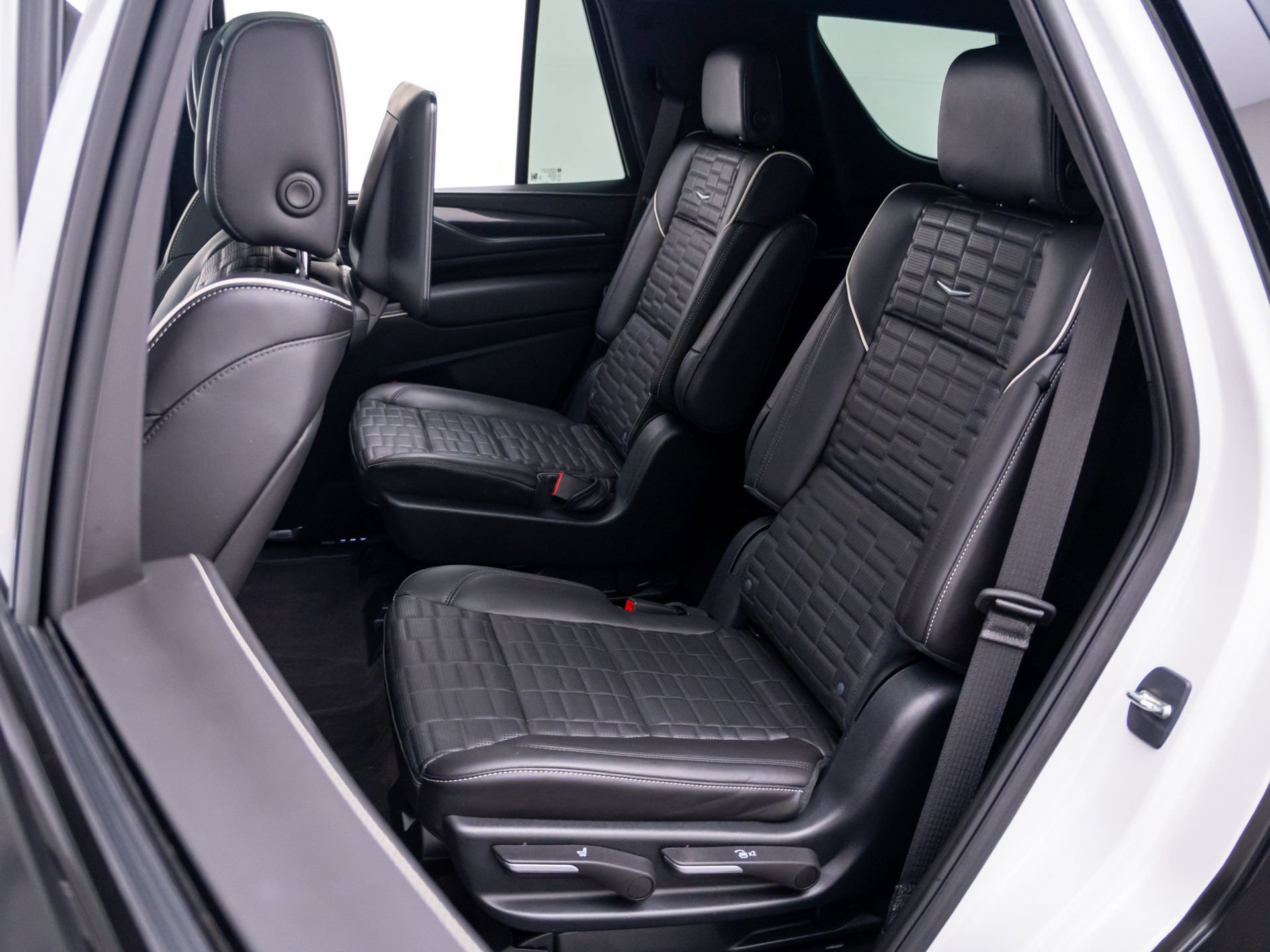 Certified 2023 Cadillac Escalade Sport Platinum w/ LPO, ONYX Package AWD/4WD image 20