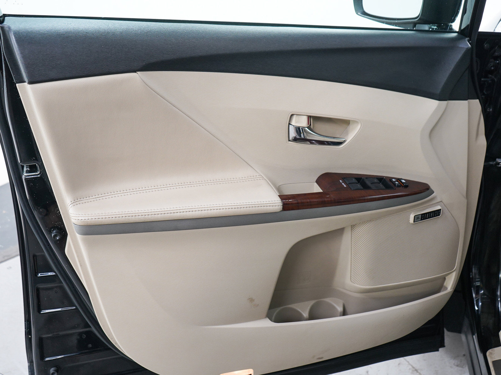 Used 2009 Toyota Venza AWD image 22