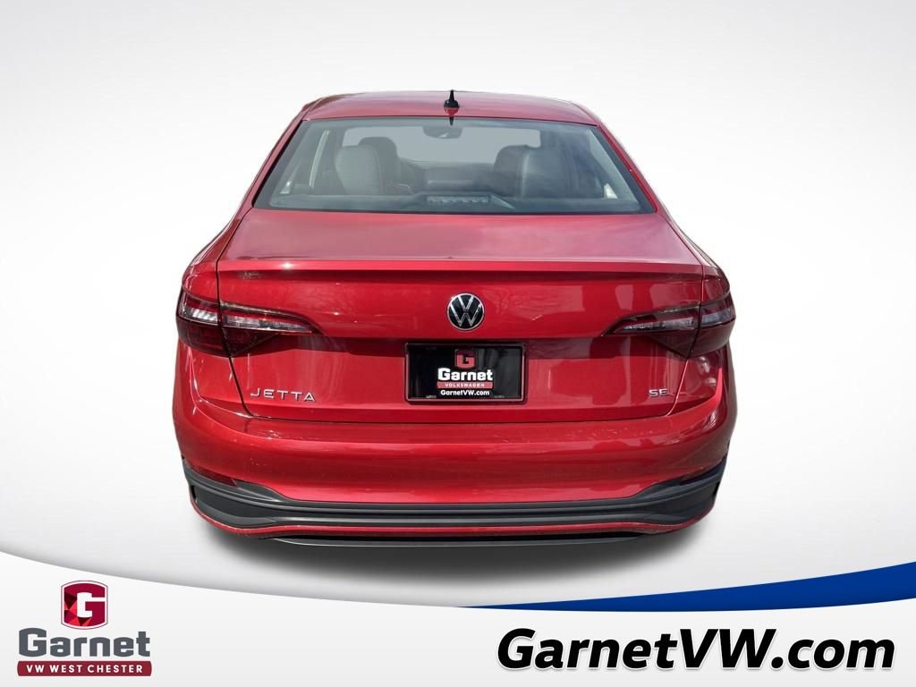Used 2023 Volkswagen Jetta SE w/ Panoramic Sunroof Package image 4