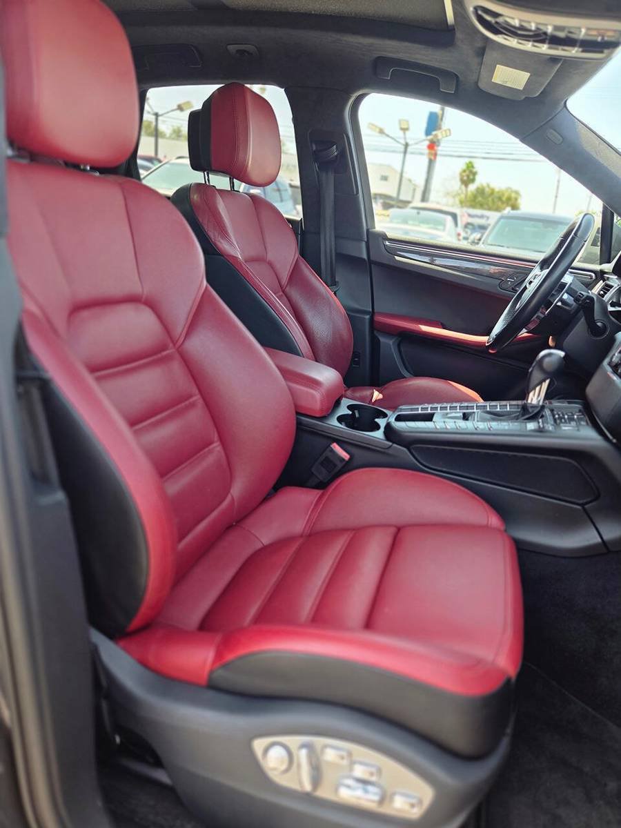 Used 2016 Porsche Macan Turbo AWD/4WD image 36