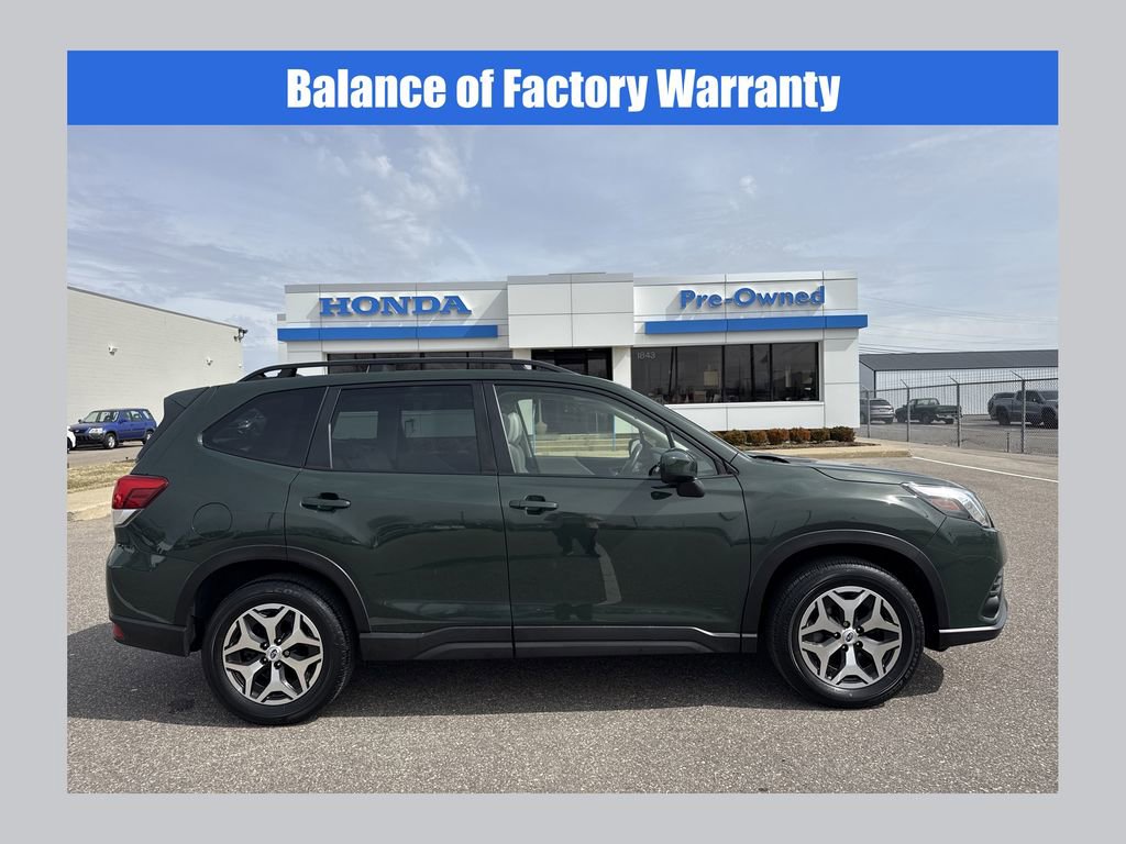 Used 2023 Subaru Forester Premium image 1