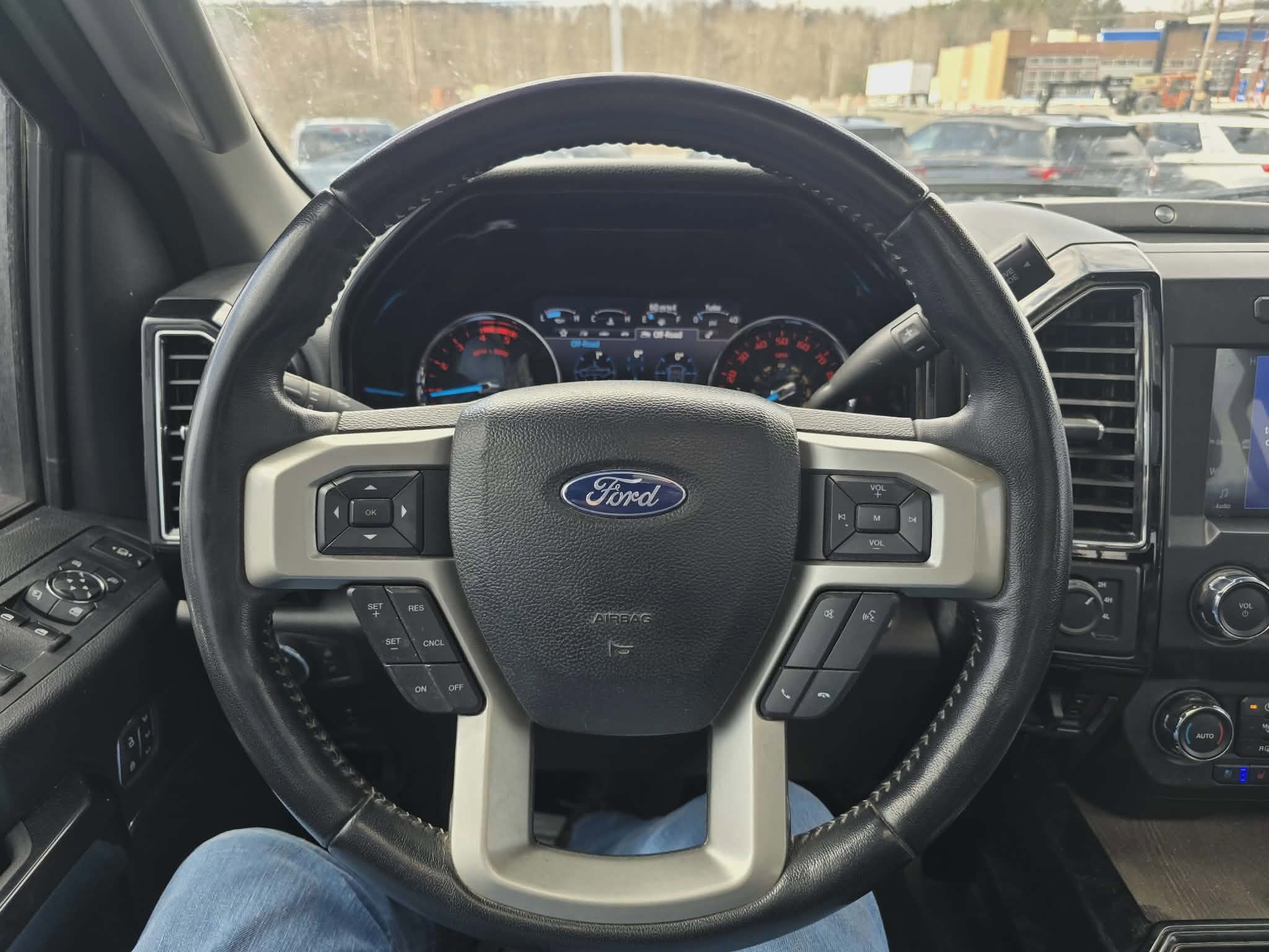 Used 2021 Ford F350 Lariat image 17