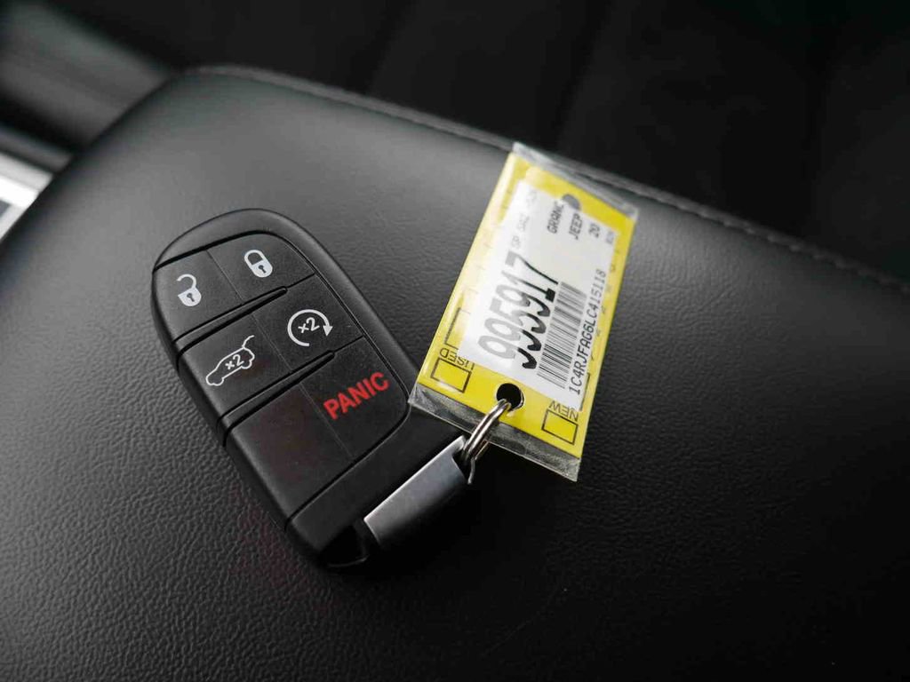 Used 2020 Jeep Grand Cherokee Altitude image 33