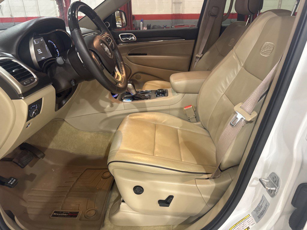 Used 2017 Jeep Grand Cherokee Overland AWD/4WD image 5