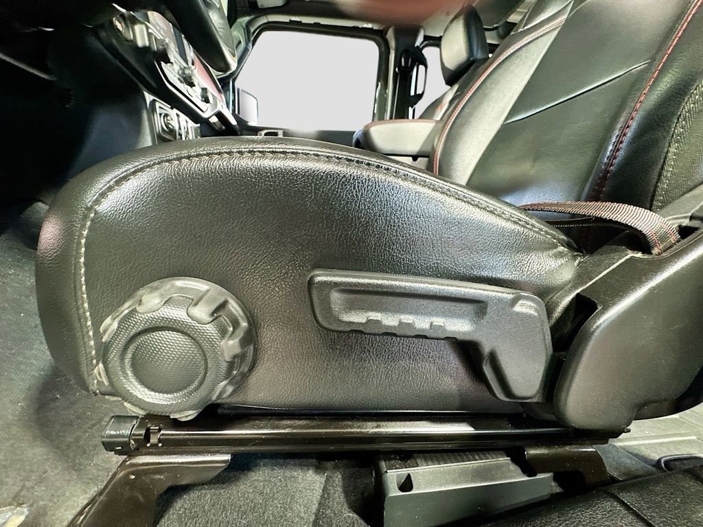 Used 2018 Jeep Wrangler Unlimited Rubicon image 27