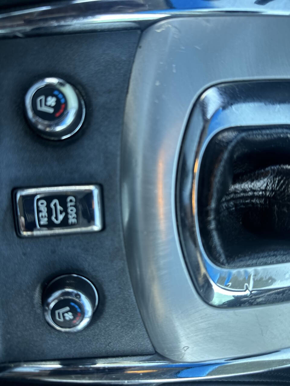 Used 2014 INFINITI Q60 Convertible w/ Premium Package image 32