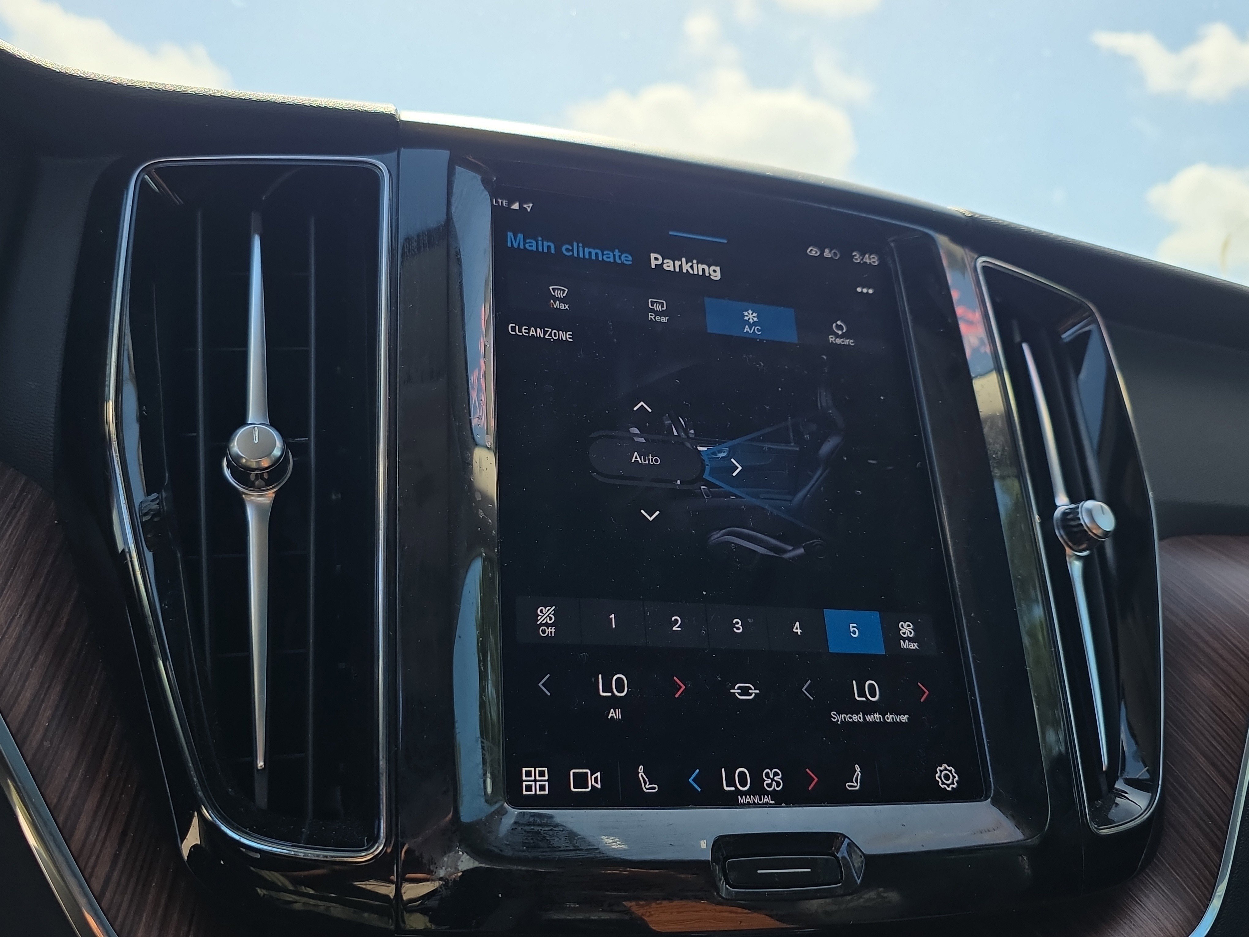 Used 2024 Volvo XC60 B5 Plus w/ Protection Package Premier AWD/4WD image 30