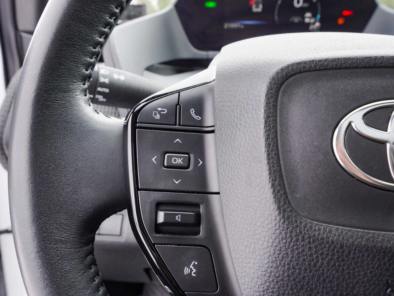 Used 2023 Toyota bZ4X Limited image 25