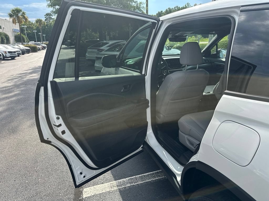 Used 2023 Honda Passport EX-L image 11