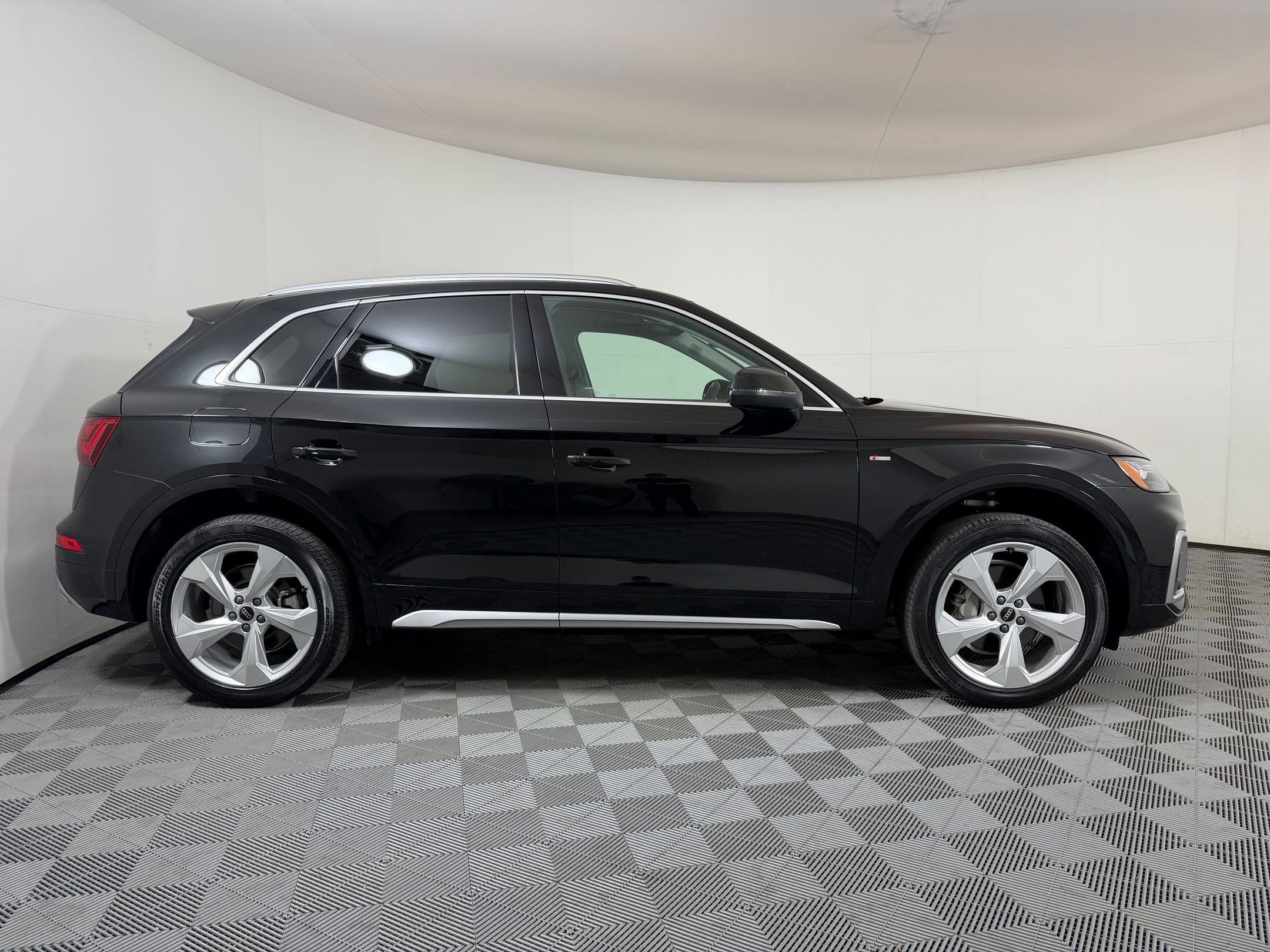 Used 2023 Audi Q5 2.0T Premium Plus w/ Premium Plus Package image 8