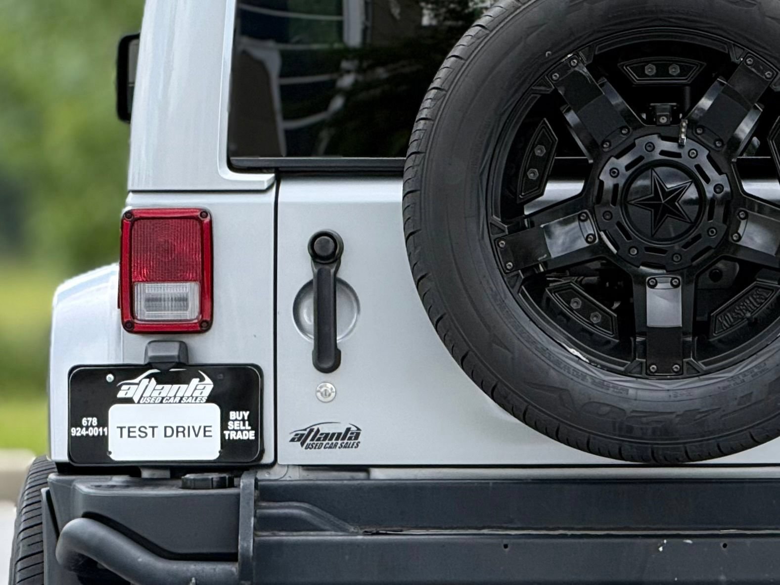 Used 2014 Jeep Wrangler Unlimited Rubicon w/ Dual Top Group AWD/4WD image 16
