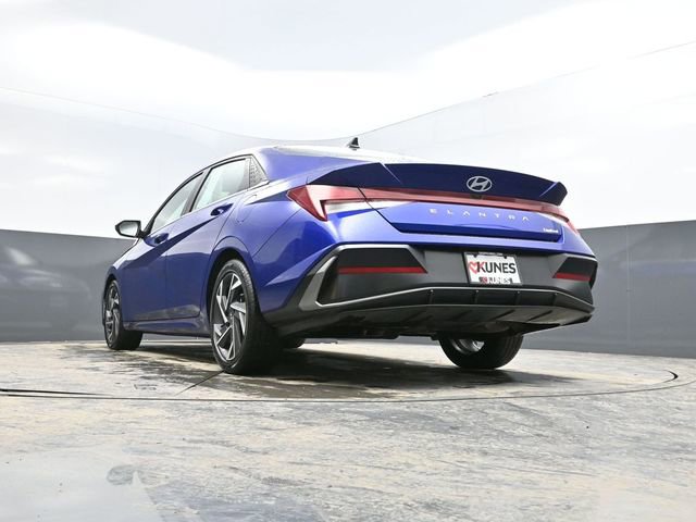 Used 2025 Hyundai Elantra Limited FWD image 42