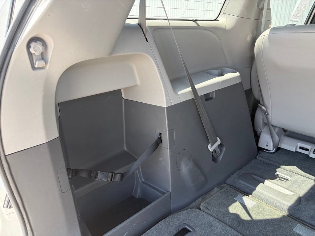 Used 2018 Toyota Sienna XLE w/ Carpet Mat Package FWD image 21