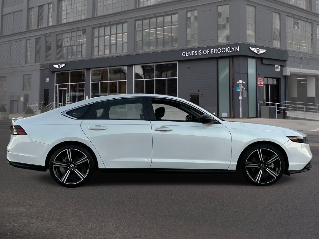 Used 2023 Honda Accord Sport image 4