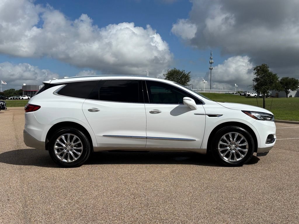 Used 2021 Buick Enclave Premium w/ Surround and Sites Package AWD/4WD image 5