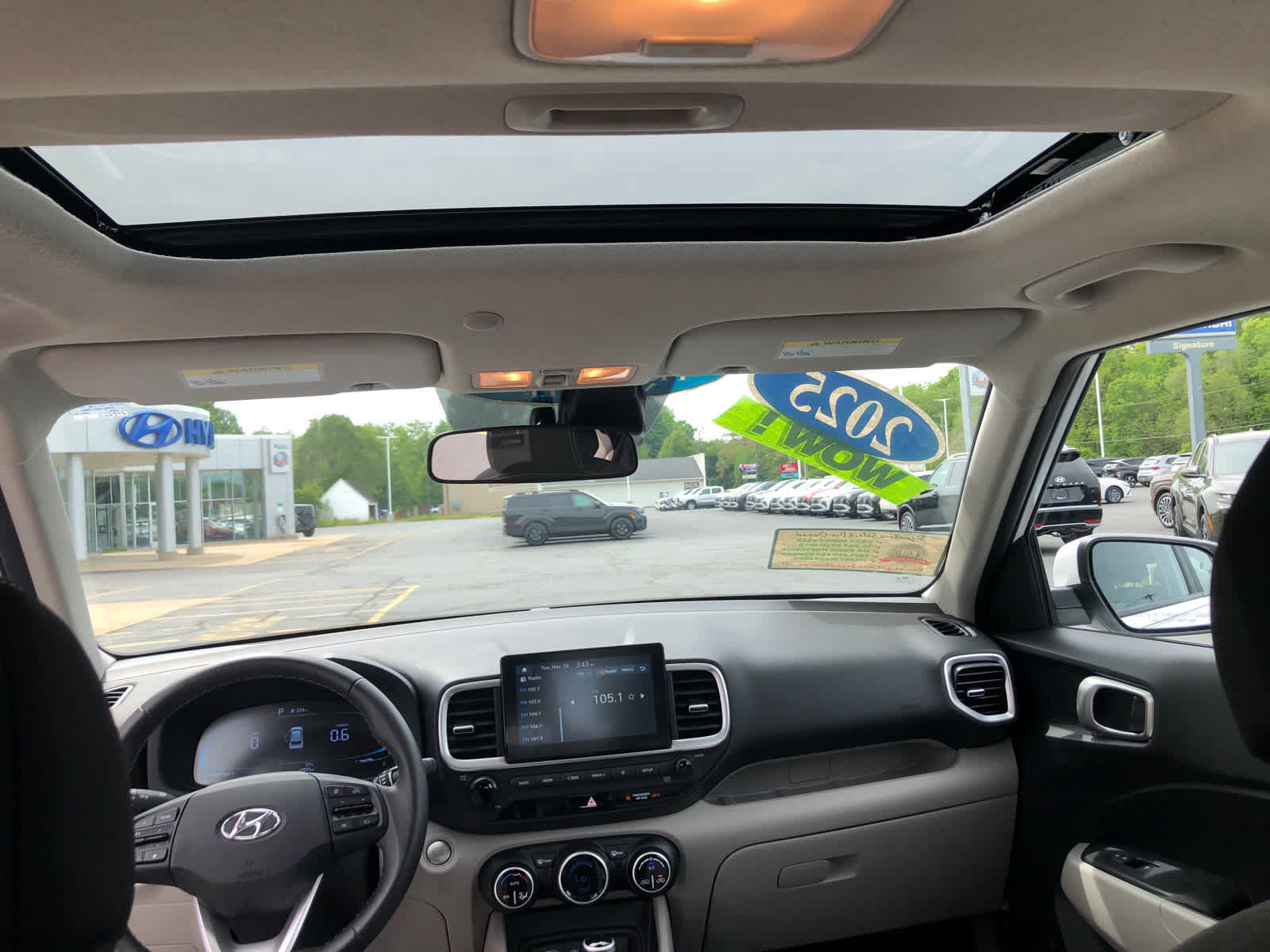 Used 2025 Hyundai Venue SEL FWD image 26
