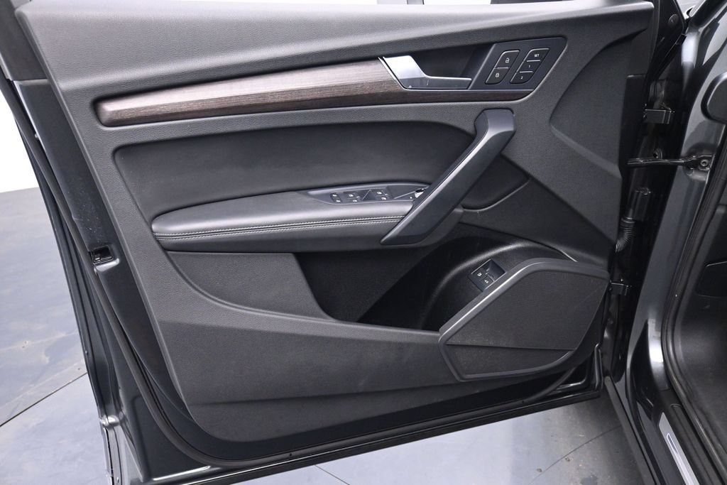 Used 2021 Audi Q5 e Premium Plus w/ Premium Plus Package AWD/4WD image 9
