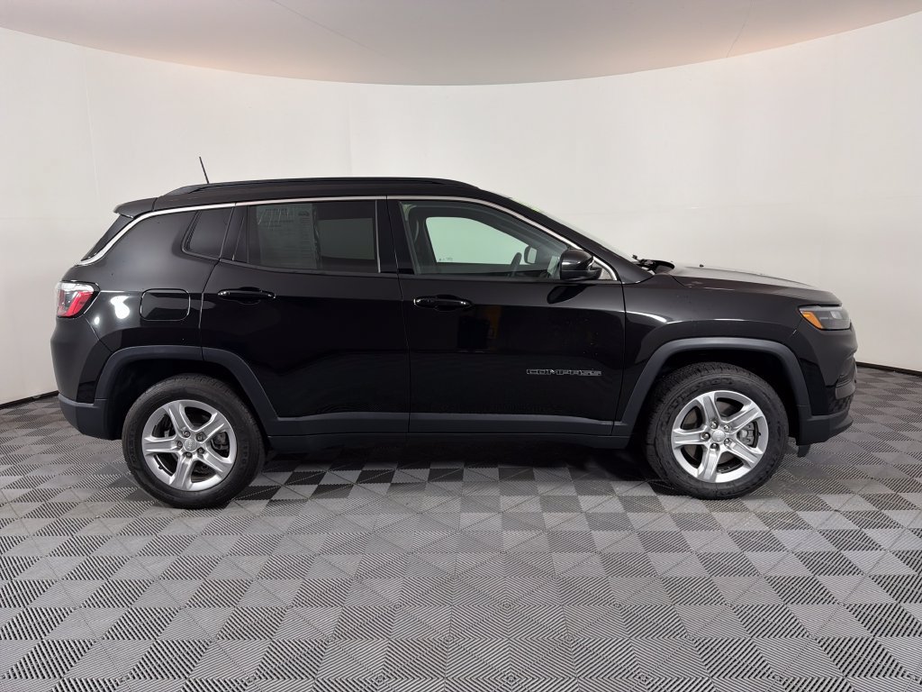 Used 2023 Jeep Compass Latitude AWD/4WD image 2