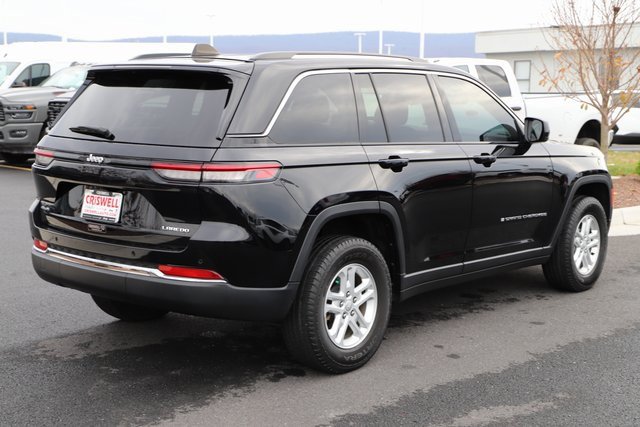 Used 2023 Jeep Grand Cherokee Laredo image 5
