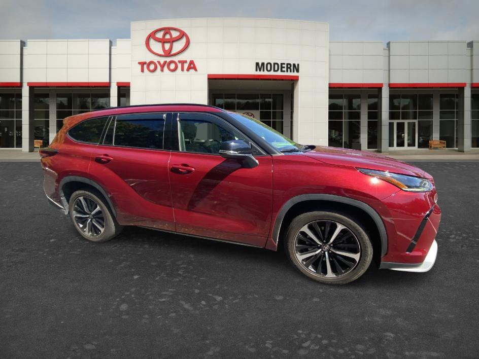 Used 2021 Toyota Highlander XSE FWD image 19