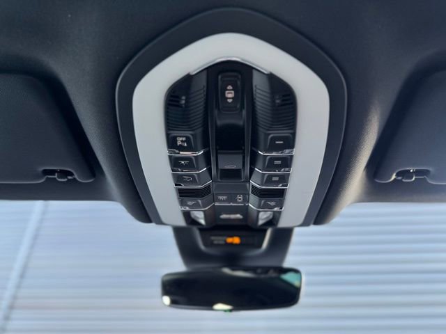 Certified 2025 Porsche Macan image 26