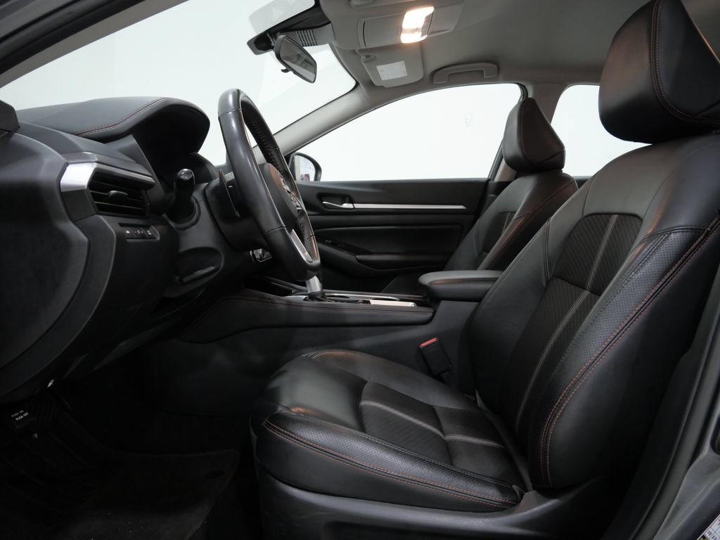 Used 2024 Nissan Altima 2.5 SR FWD image 11