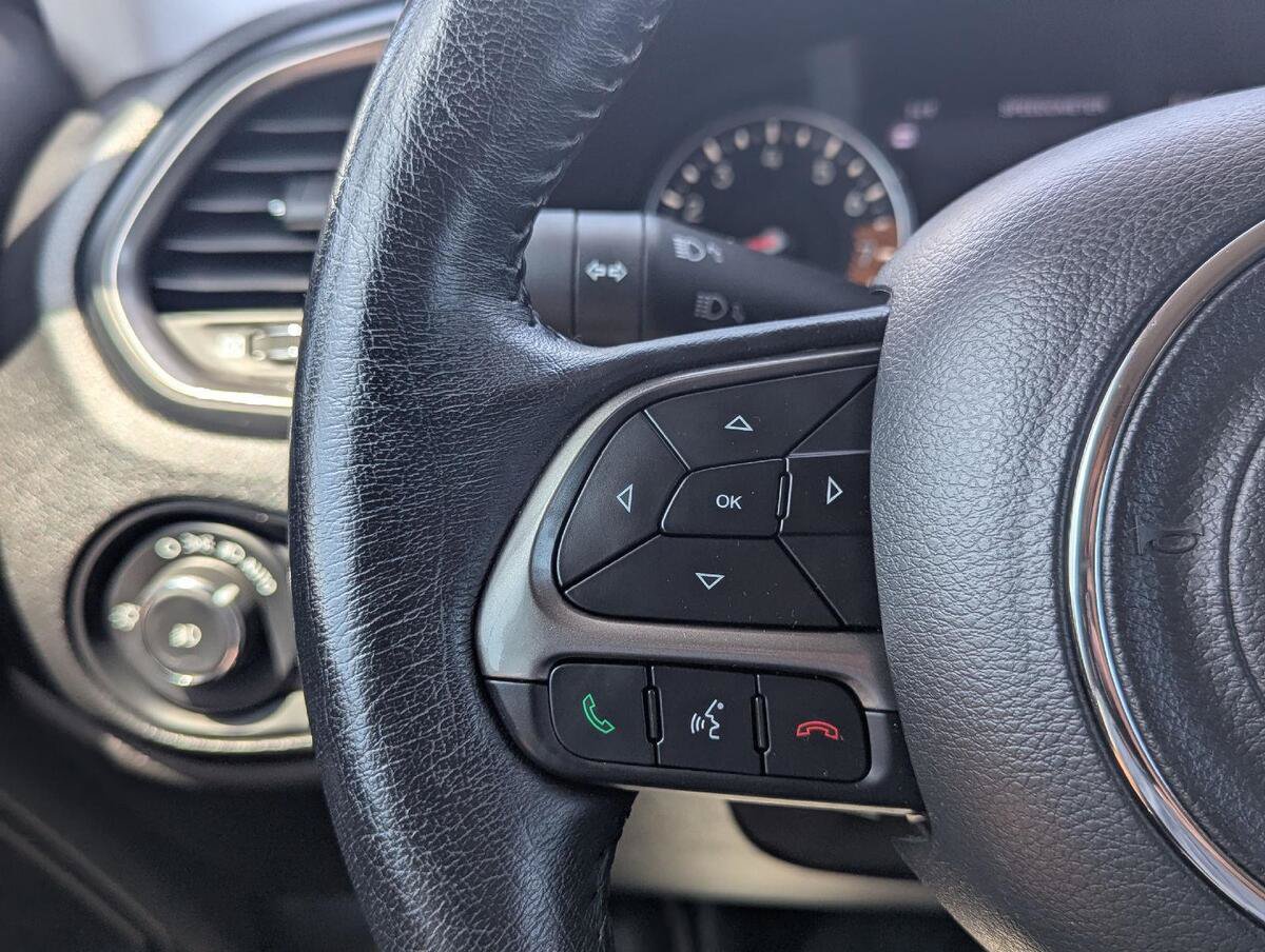 Used 2021 Jeep Renegade Limited AWD/4WD image 32