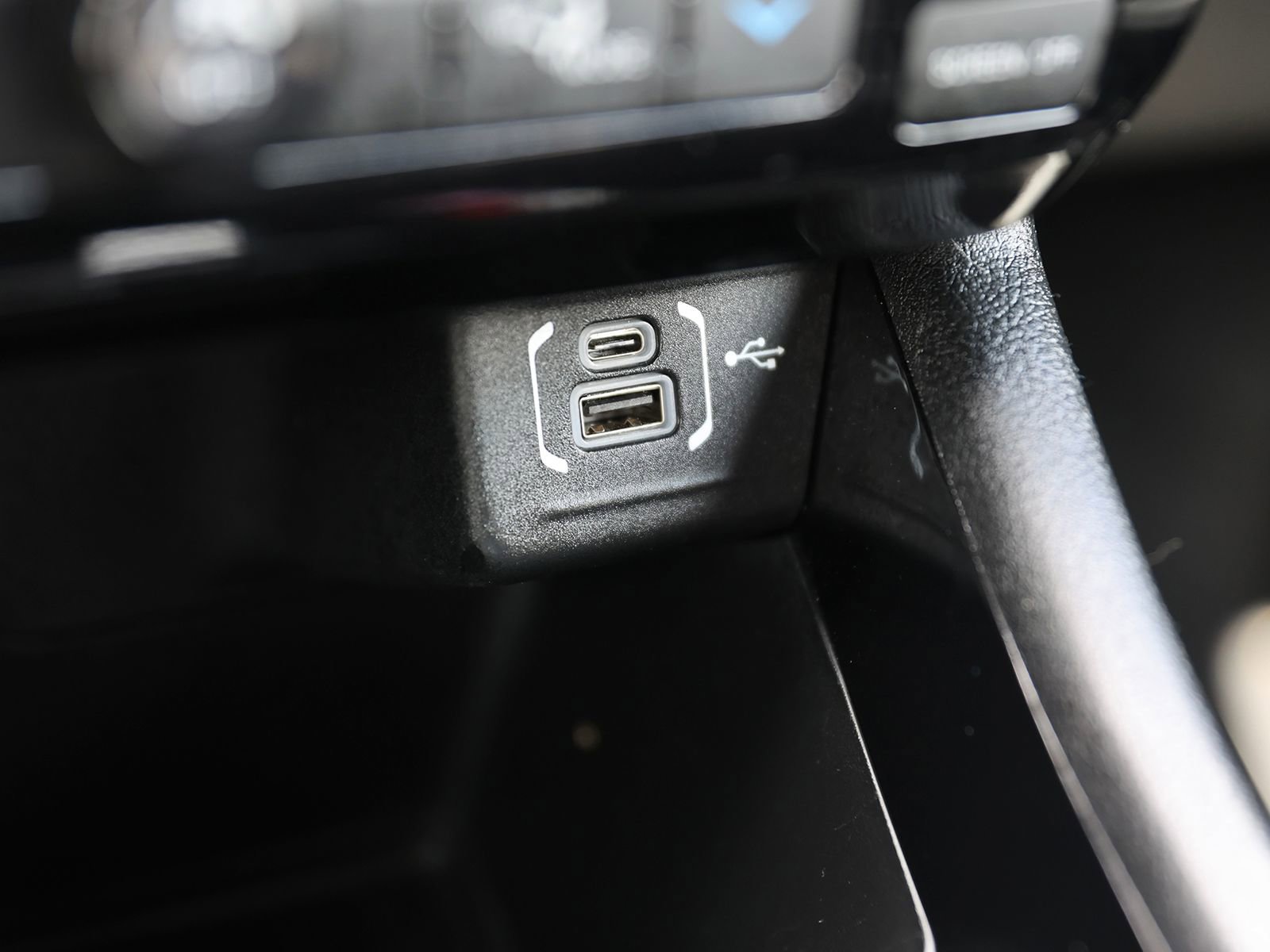 Used 2024 Jeep Compass Limited w/ Sun and Sound Group AWD/4WD image 29