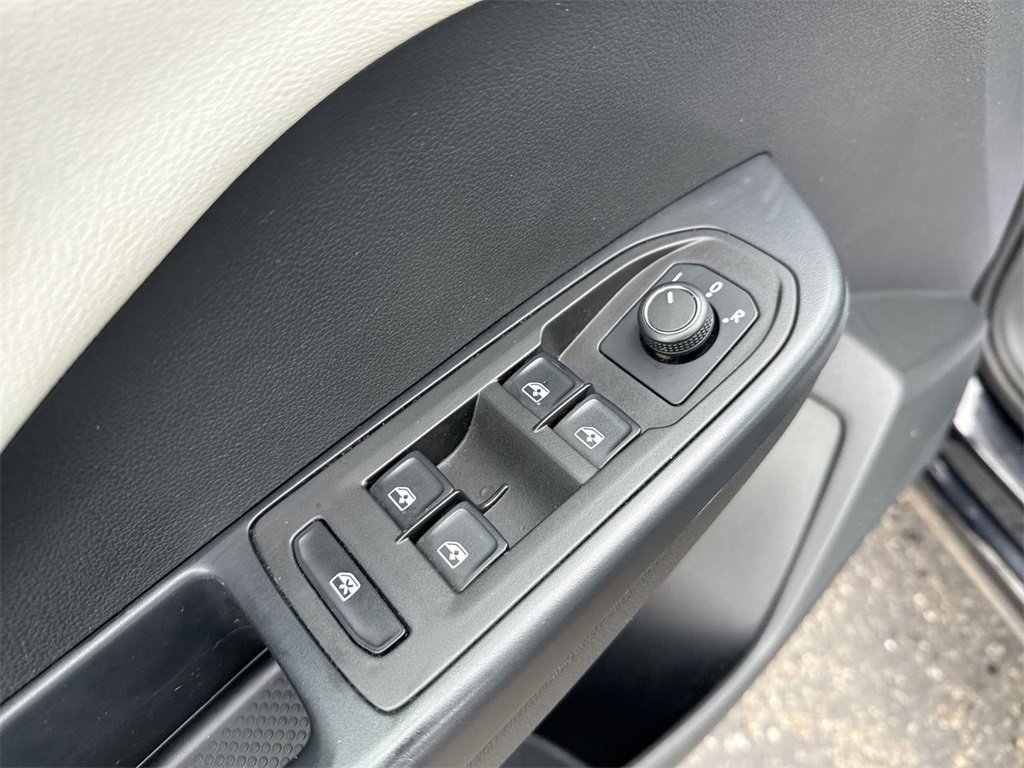 Used 2025 Volkswagen Taos S image 13