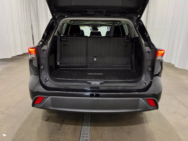 Certified 2022 Toyota Highlander XLE AWD/4WD image 14
