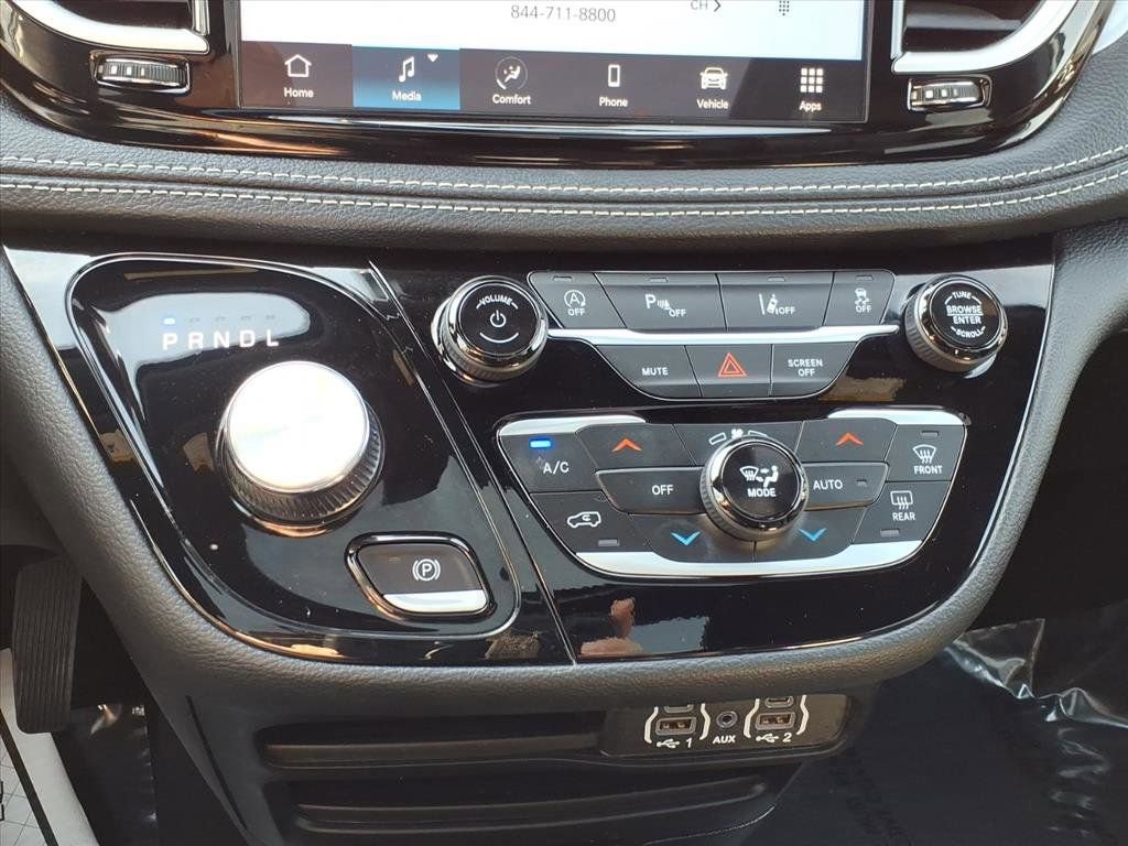 Used 2024 Chrysler Pacifica Touring-L w/ S Appearance Package image 18