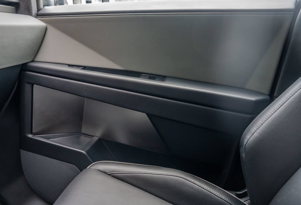 Used 2025 Tesla Cybertruck AWD Crew Cab image 12