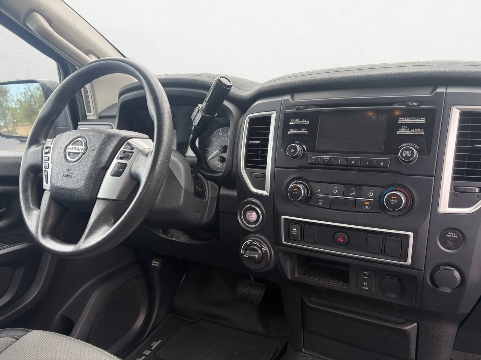 Used 2018 Nissan Titan S w/ HD Front GAWR Package AWD/4WD image 10