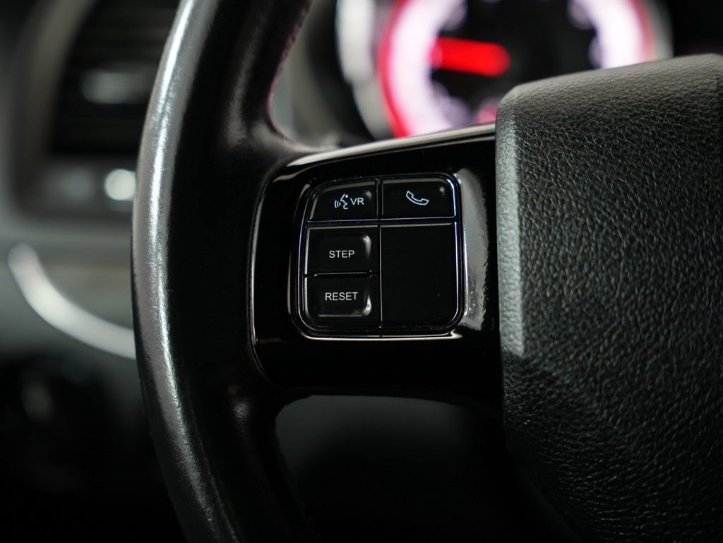 Used 2015 Dodge Grand Caravan SE image 12