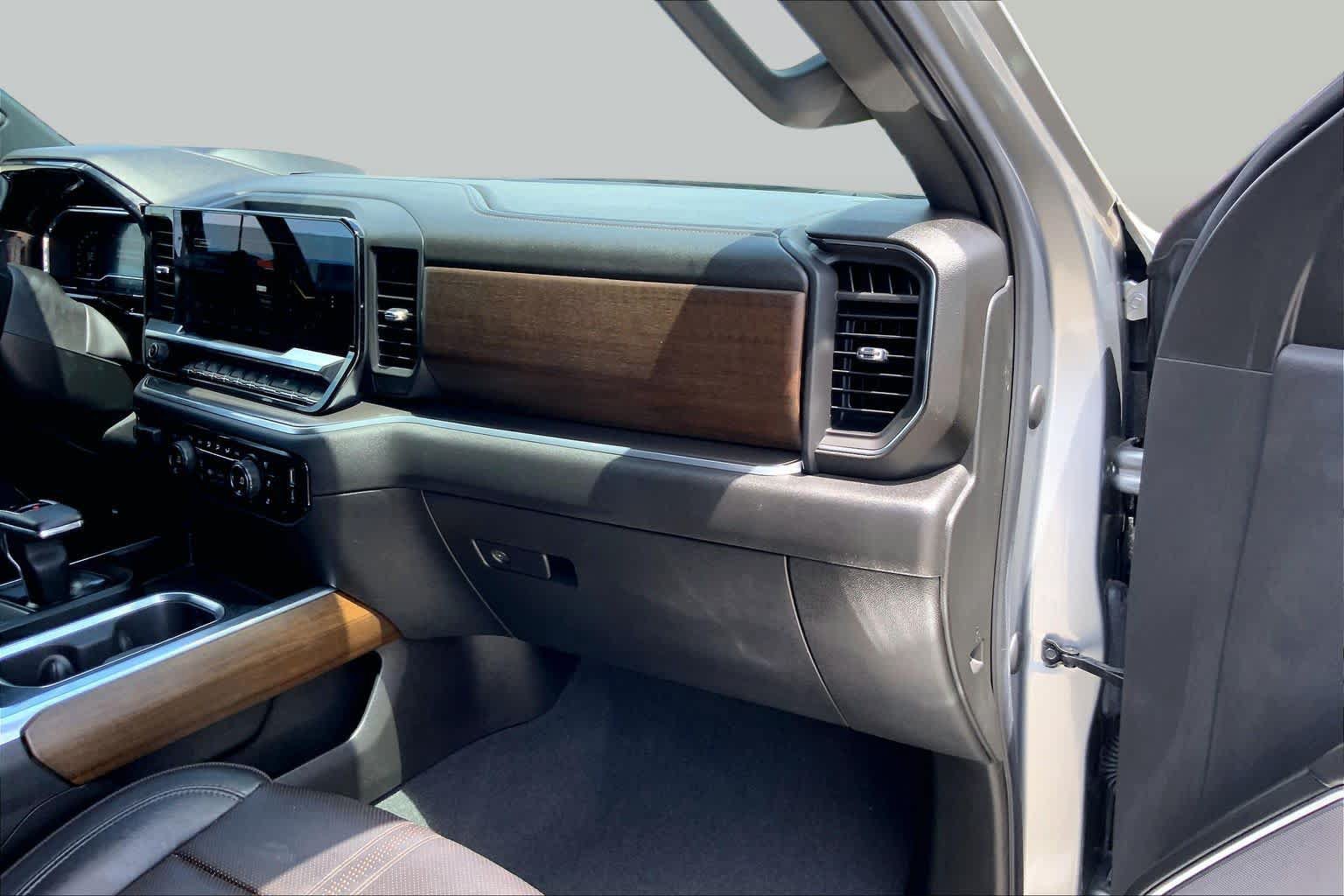 Certified 2023 Chevrolet Silverado 1500 High Country w/ High Country Premium Package AWD/4WD image 19